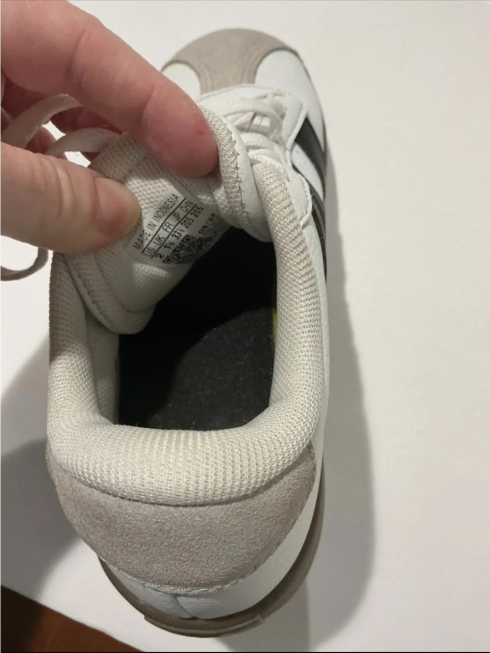 Adidas youth sz 2 Classic White Sneakers with Black Stripes - Retro Casual Shoes